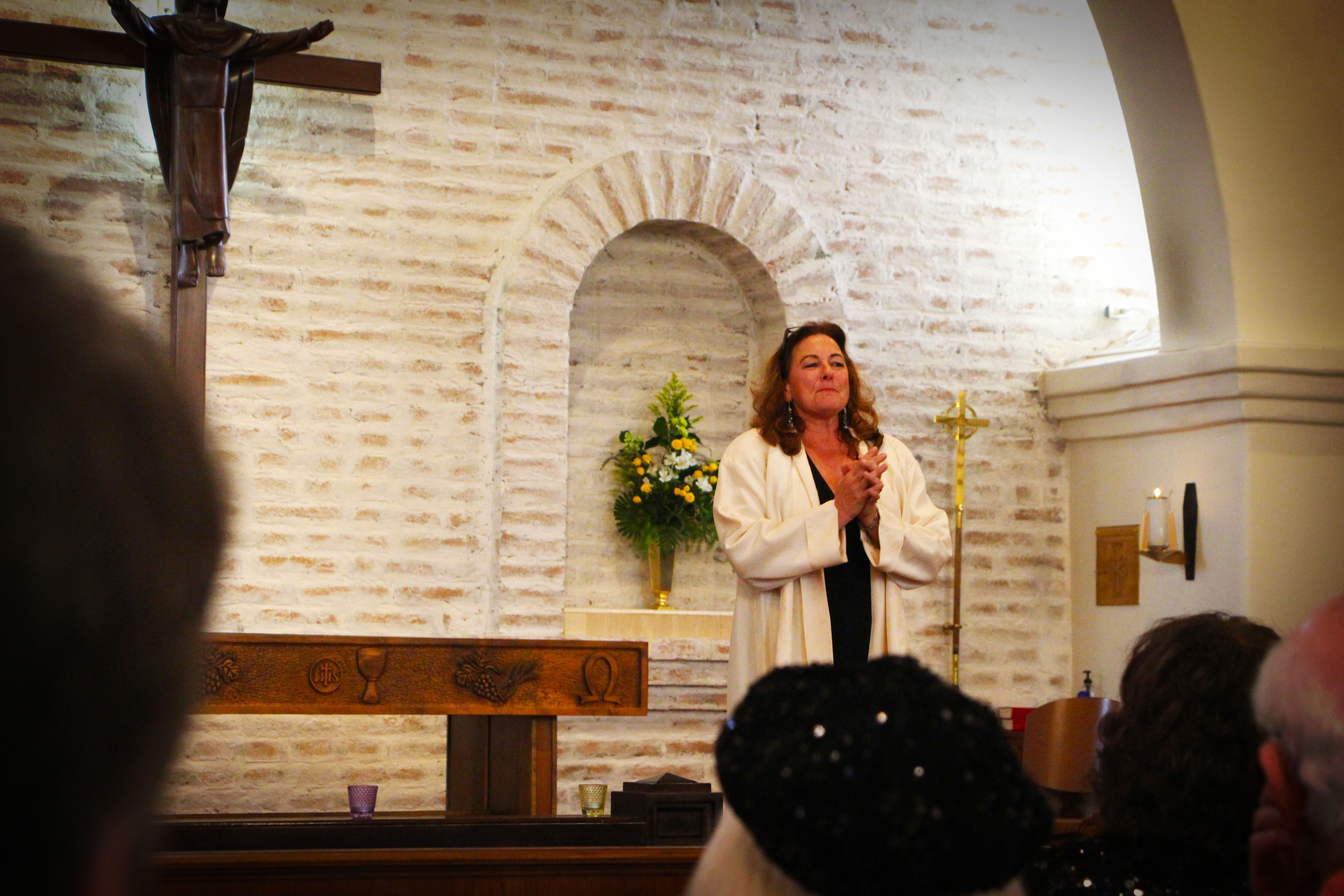 The exquisite Karen Crawford, introducing the program.