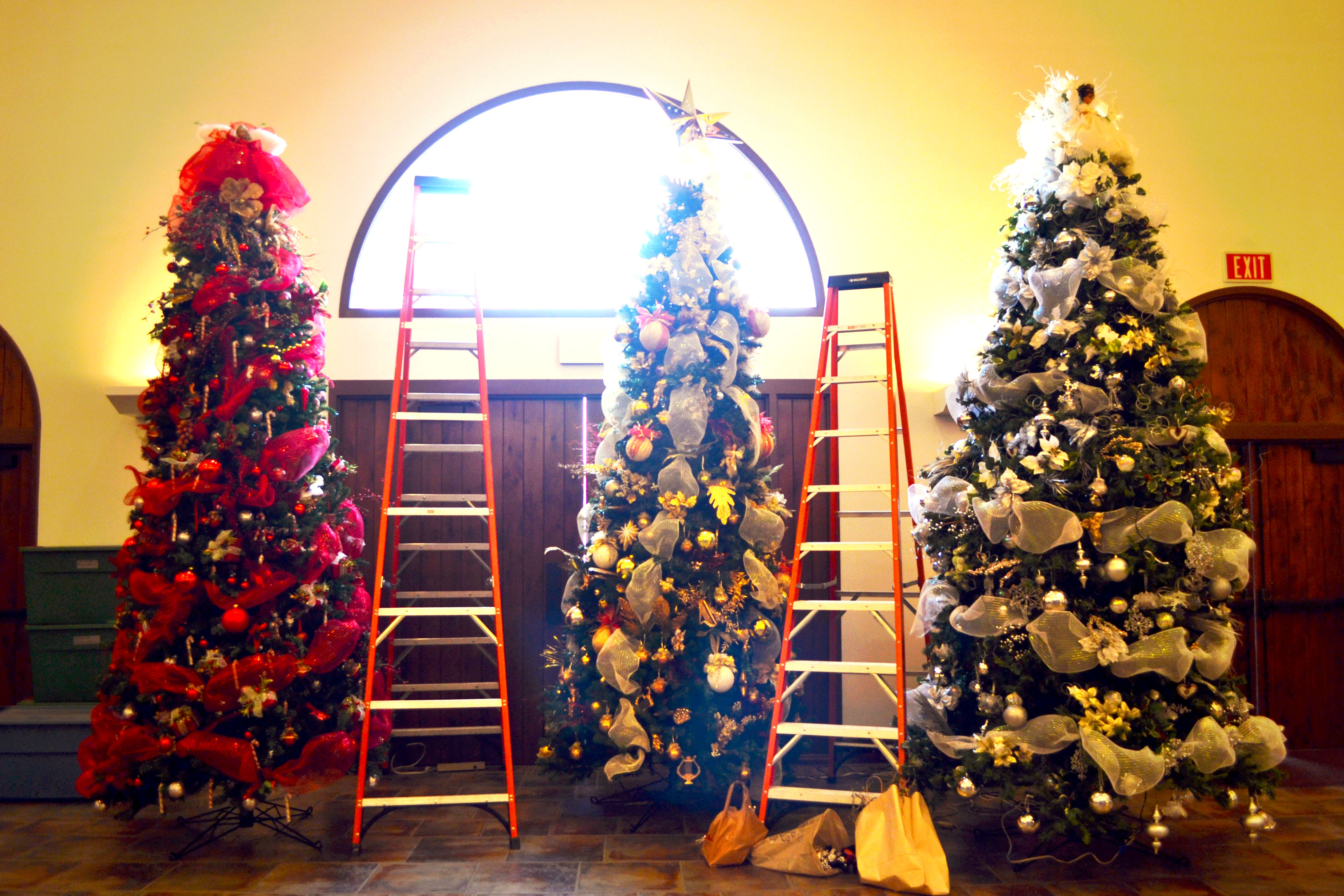 The trees are almost finished - very pretty indeed, and again - huge!