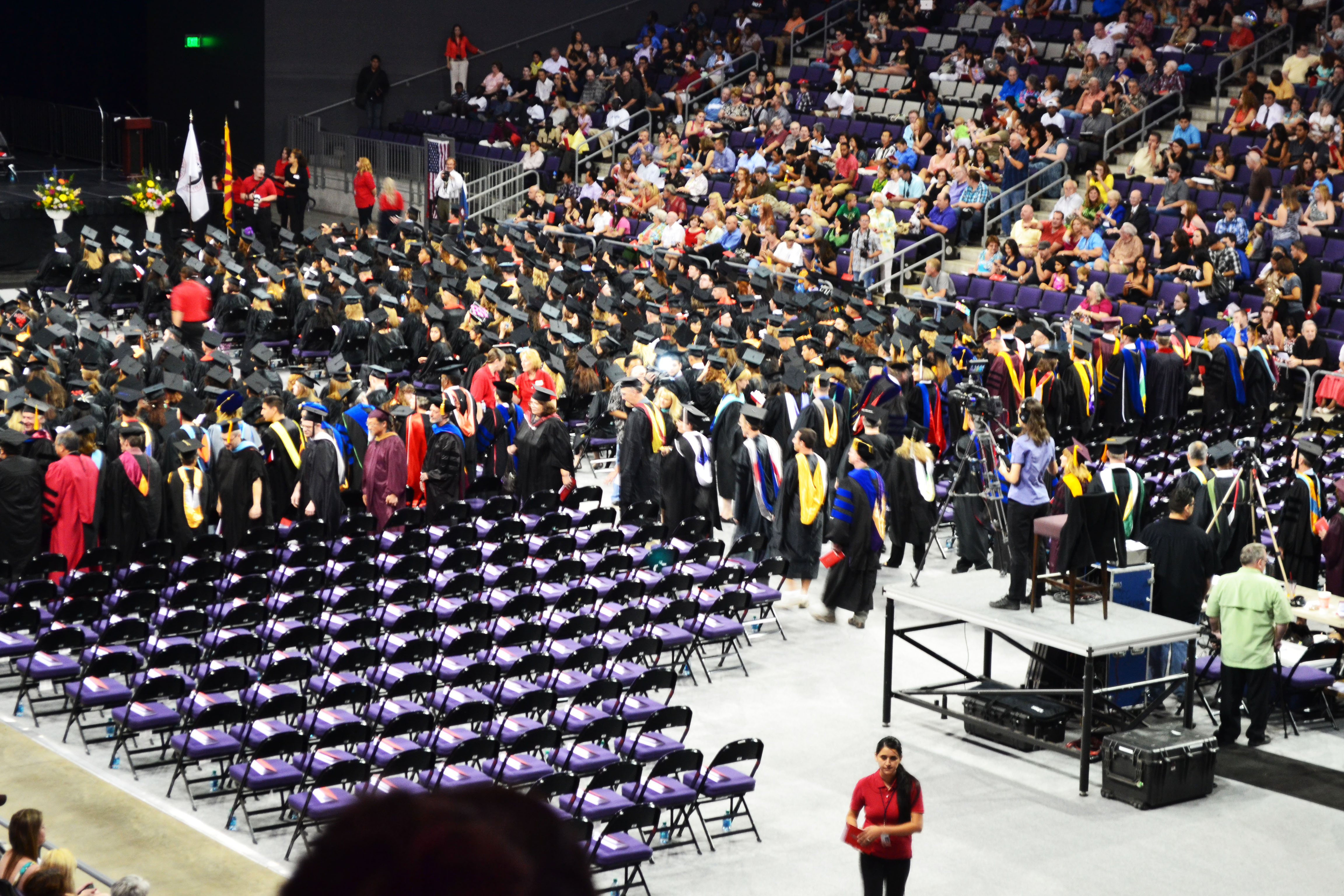 The faculty processing in.